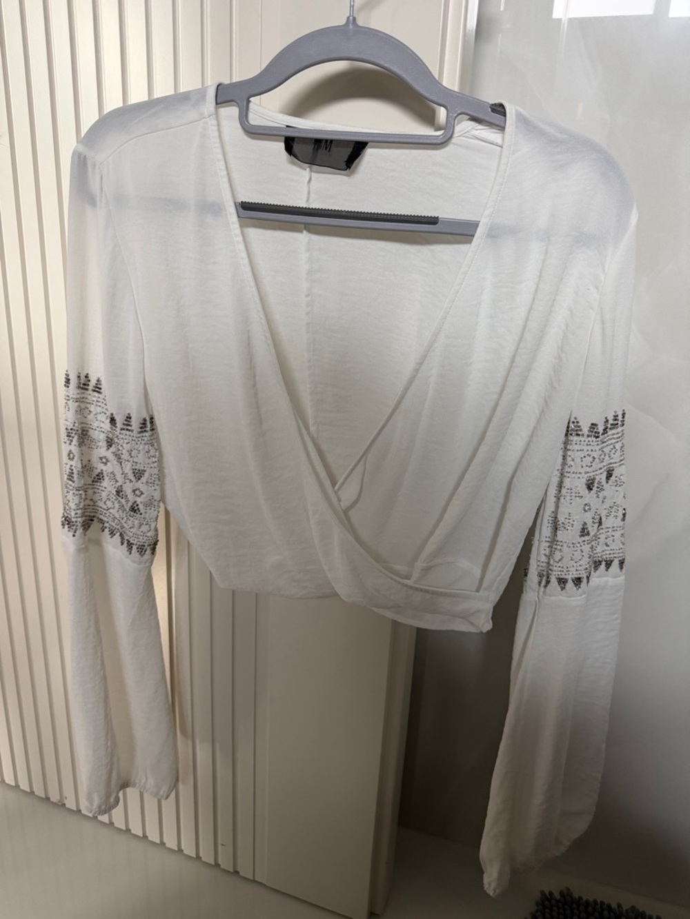 Boho H&M White Cropped Wrap Top with Embroidered Sleeves